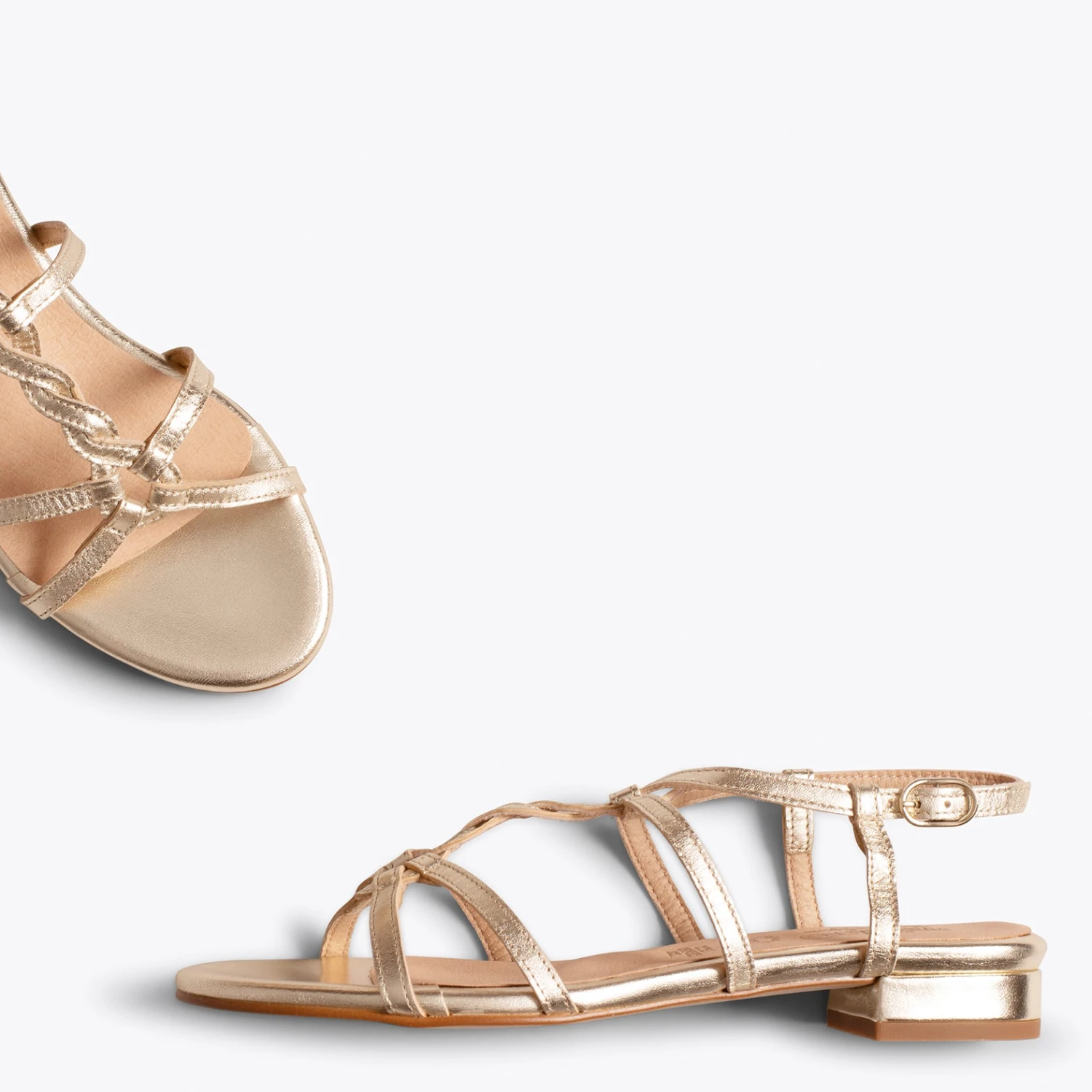 ATENAS - Sandales Plates DORÉ Pour Femme – Image 3