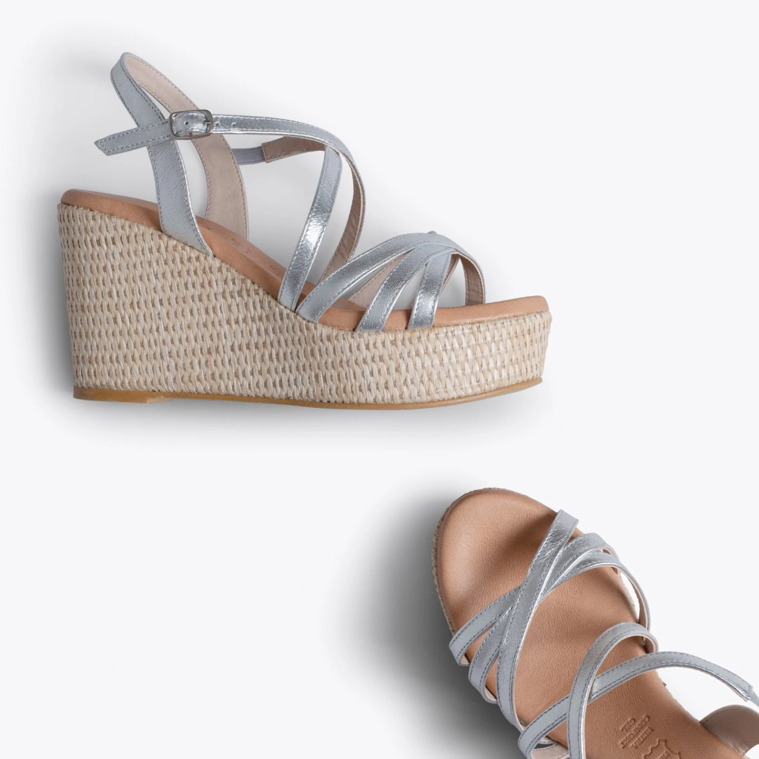 MYKONOS - Sandale Compensée Avec Plateforme En Raphia Et Bandes Croisées ARGENTÉ – Image 3