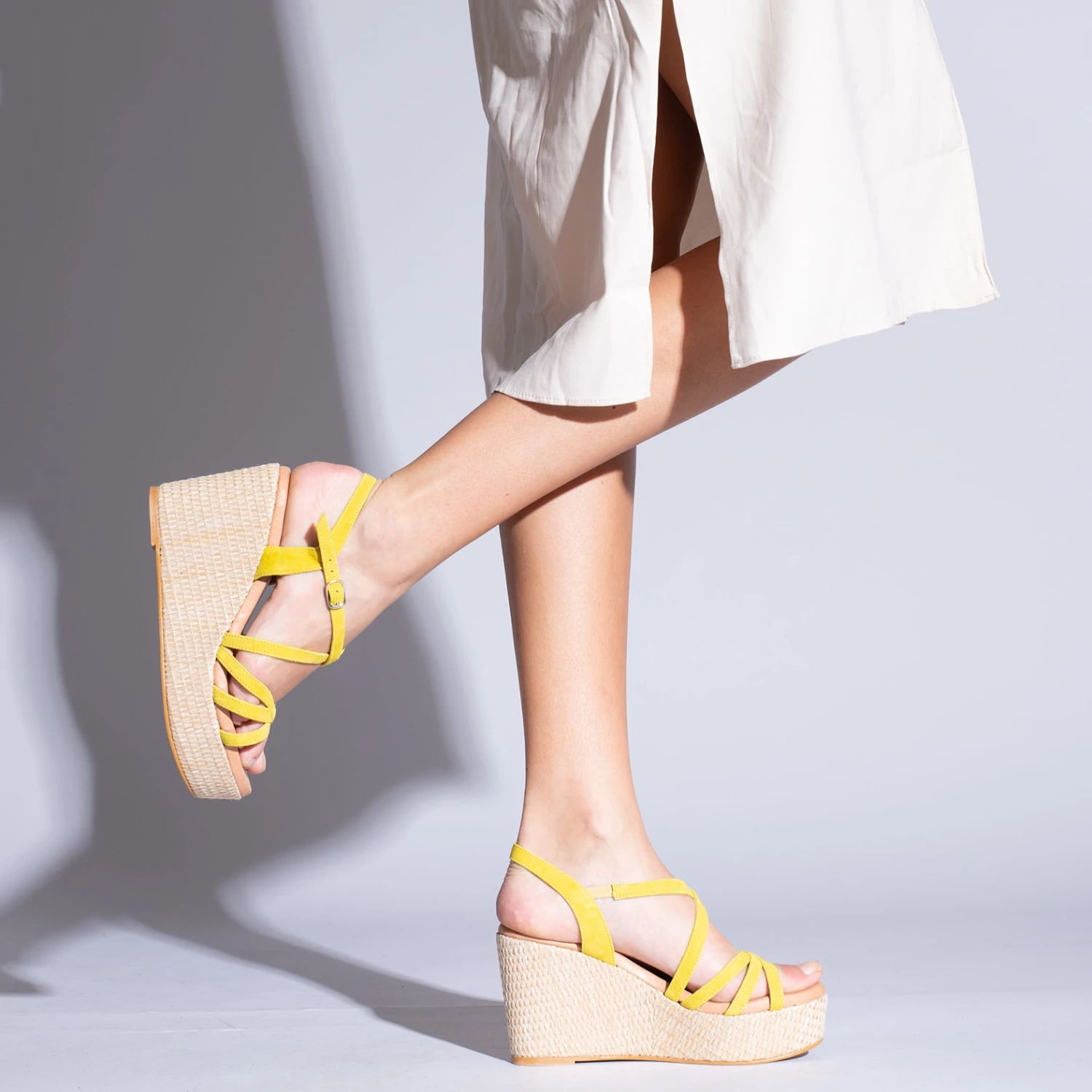 MYKONOS - Sandale Compensée Avec Plateforme En Raphia Et Bandes Croisées JAUNE – Image 6