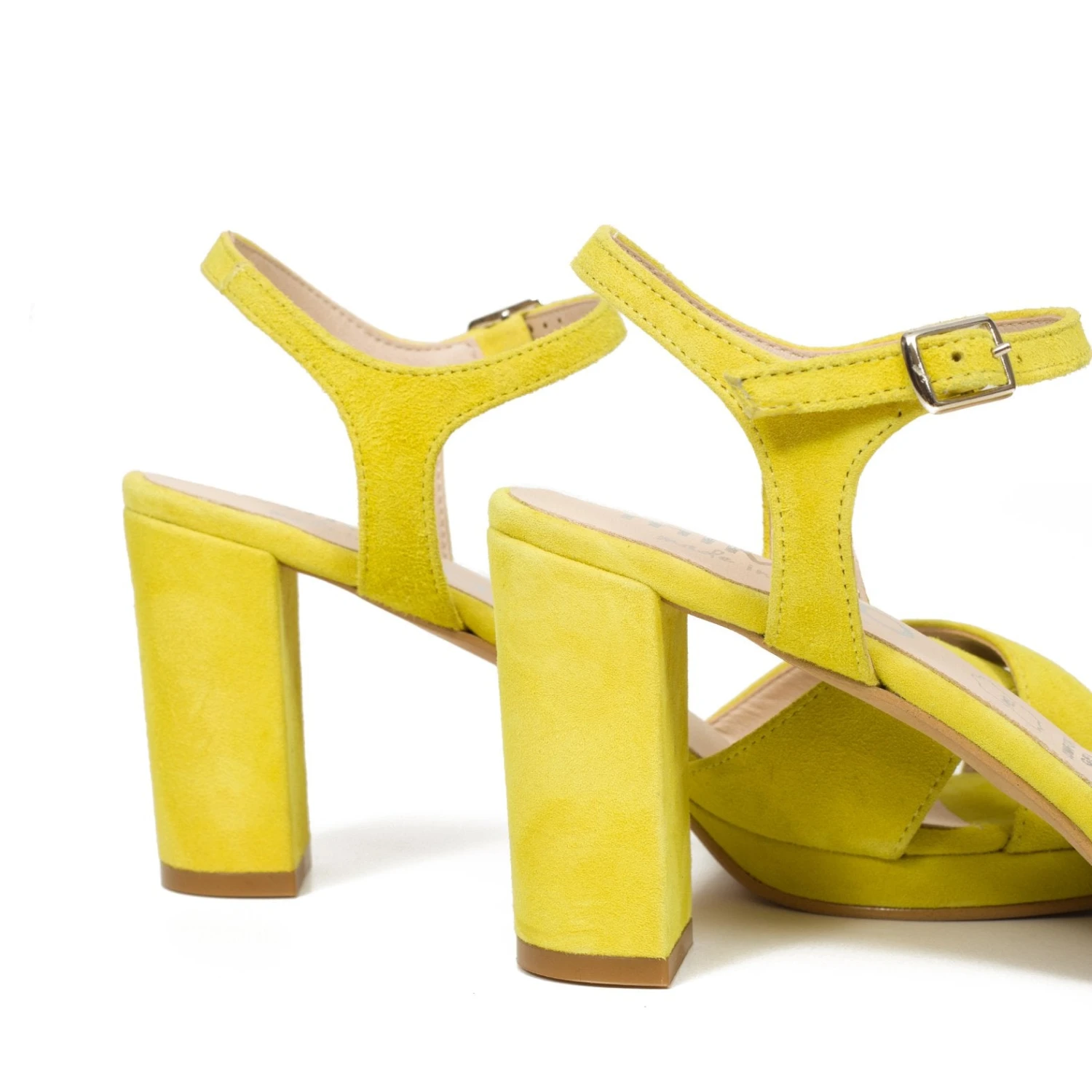 SANDALE CROISÉE- SANDALE POUR FEMME AVEC TALON LARGE JAUNE – Image 4