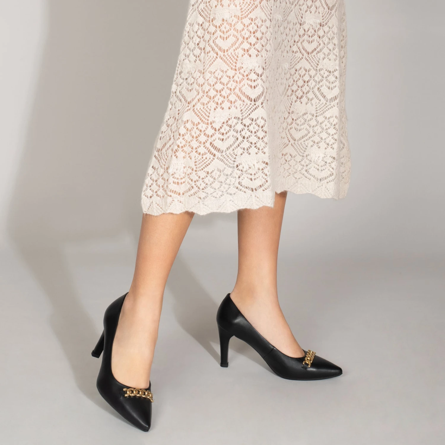 NIGHT - Chaussures NOIR à Talon Haut Avec Détail Doré – Image 6