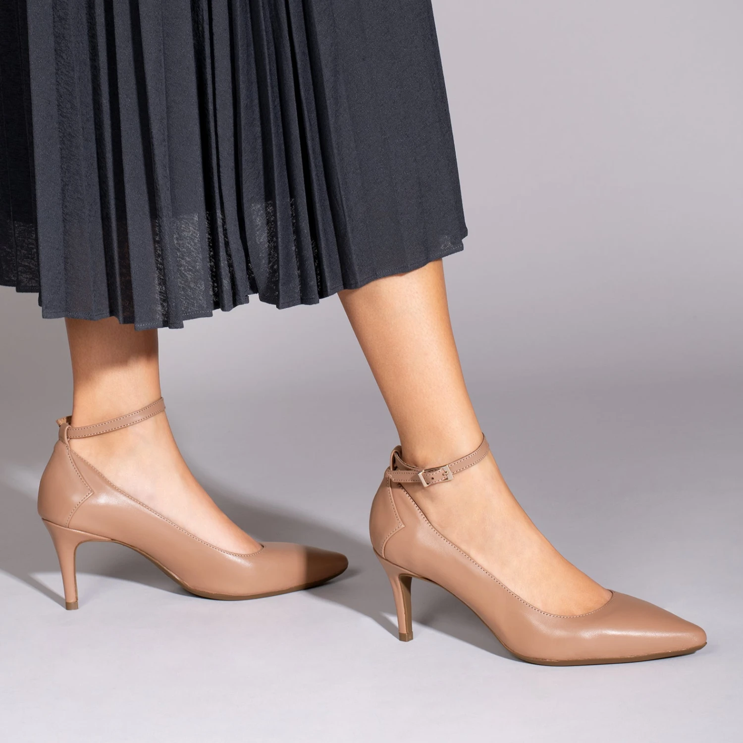 STILETTO BRACELET - Chaussures à Talon Fin Avec Bracelet NUDE – Image 6