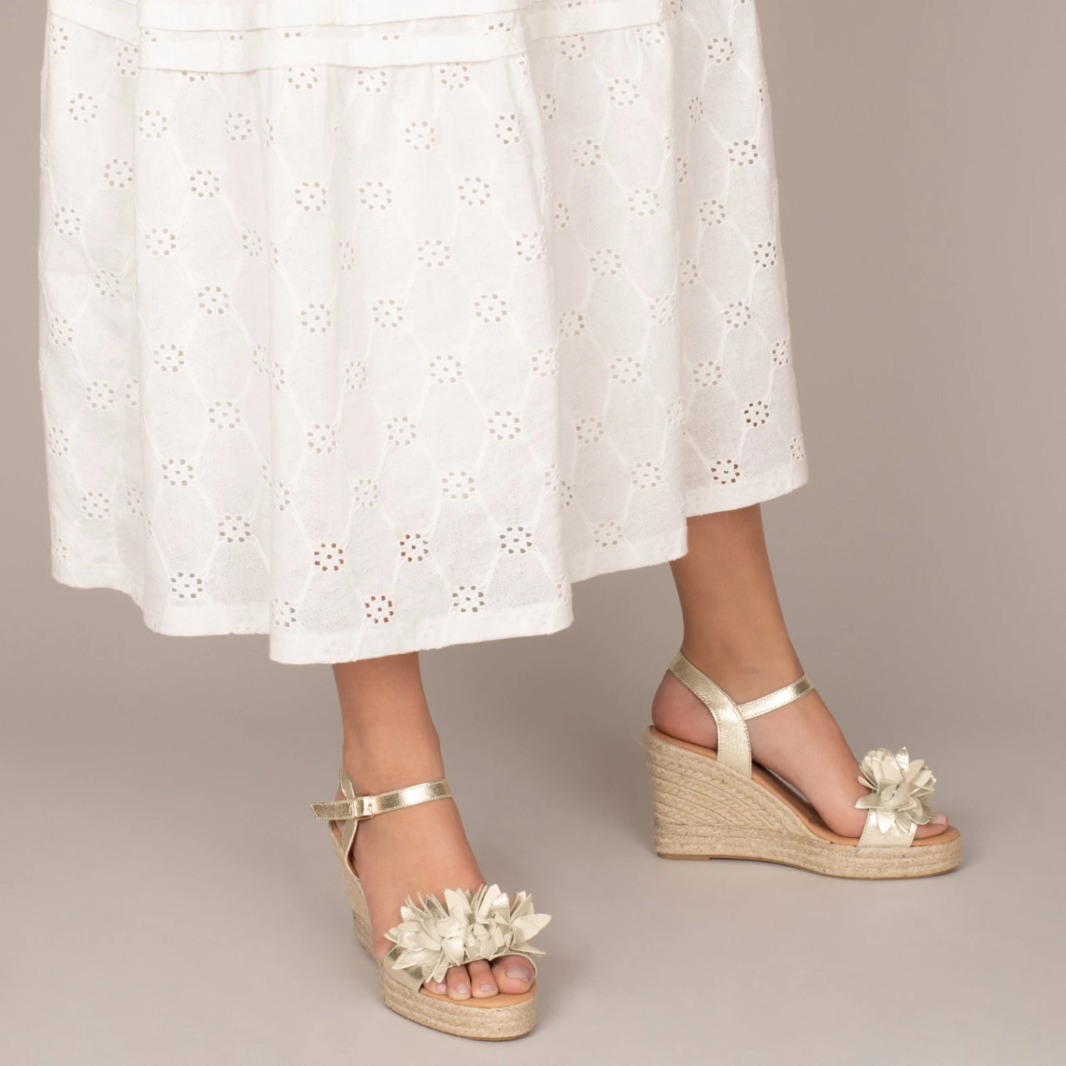 ZAHARA - Espadrilles Hautes Avec Fleurs DORÉ – Image 6