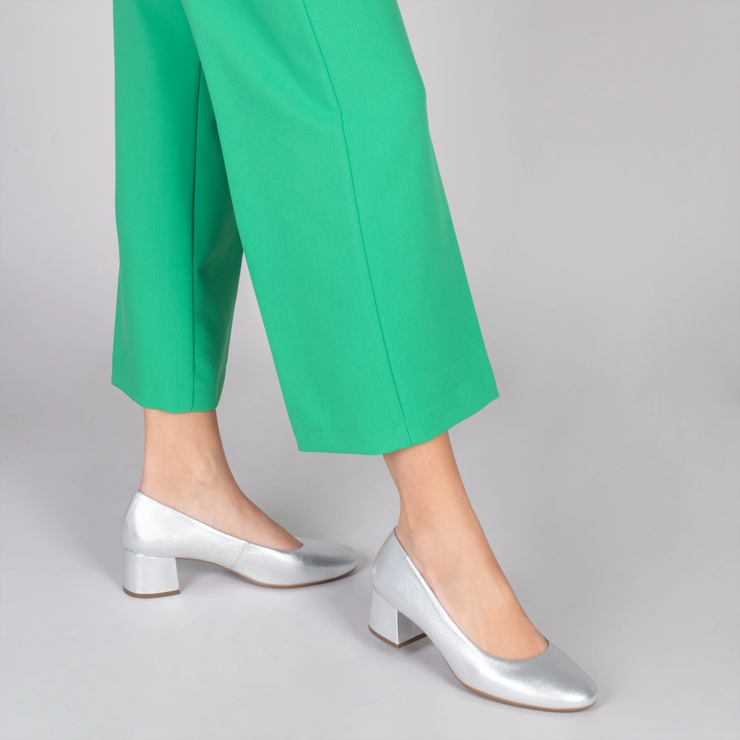 URBAN ROND SPLASH - Chaussures à Talon Bas ARGENTÉ En Cuir Métallisé – Image 6