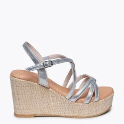 MYKONOS - Sandale Compensée Avec Plateforme En Raphia Et Bandes Croisées ARGENTÉ