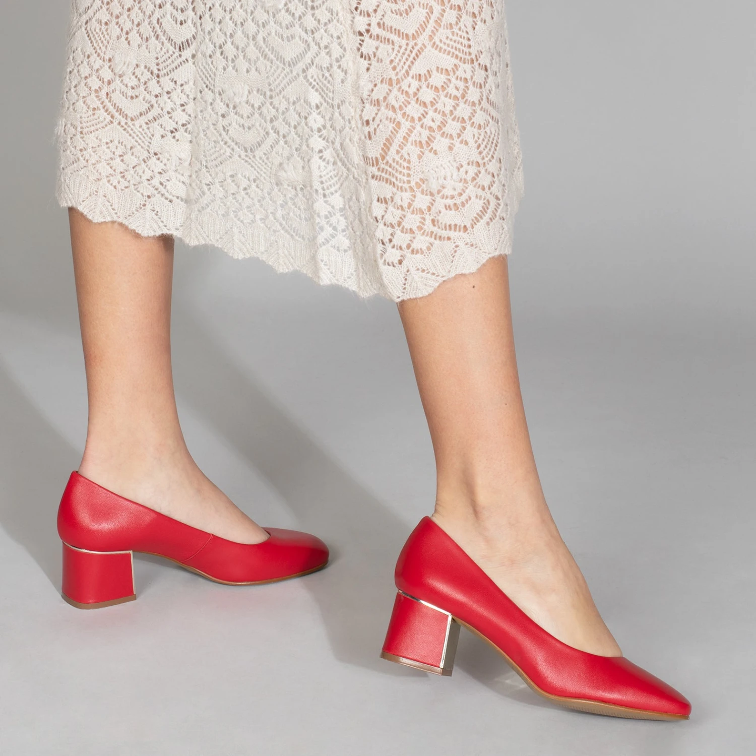 FEMME - Chaussures à Talon à Bout Carré ROUGE – Image 6