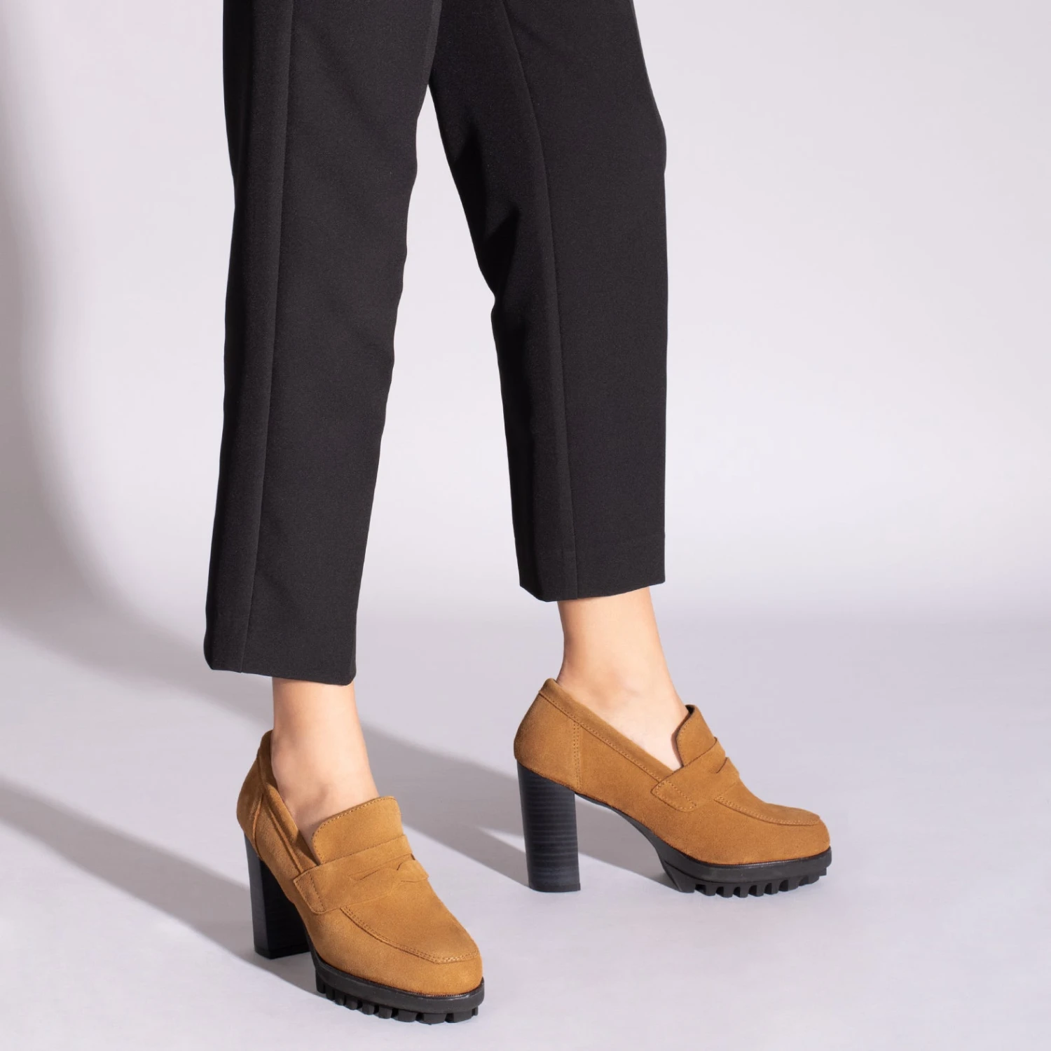 TREND - Mocassin à Talon Et Plateforme CAMEL – Image 6