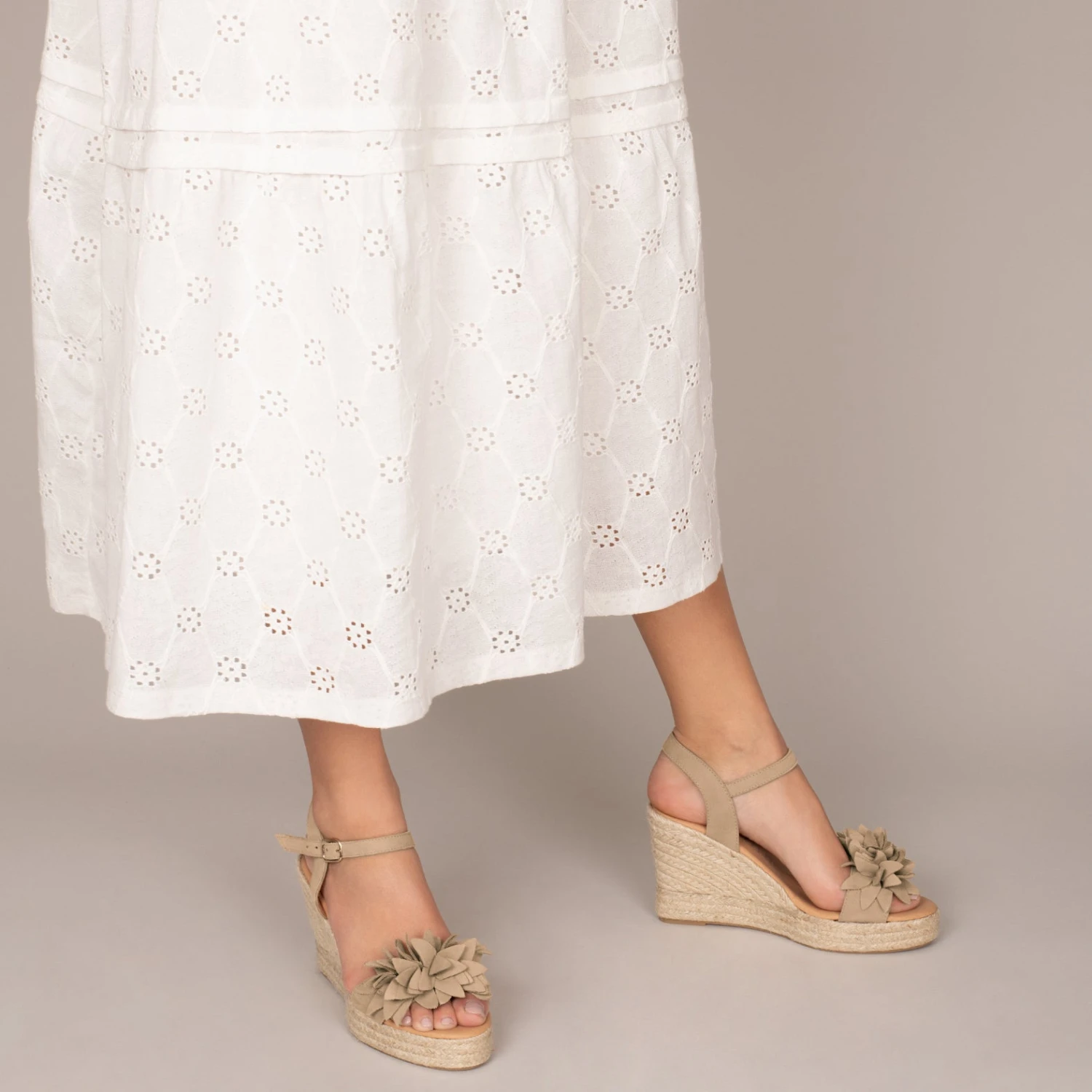 ZAHARA - Espadrilles Hautes Avec Fleurs TAUPE – Image 6