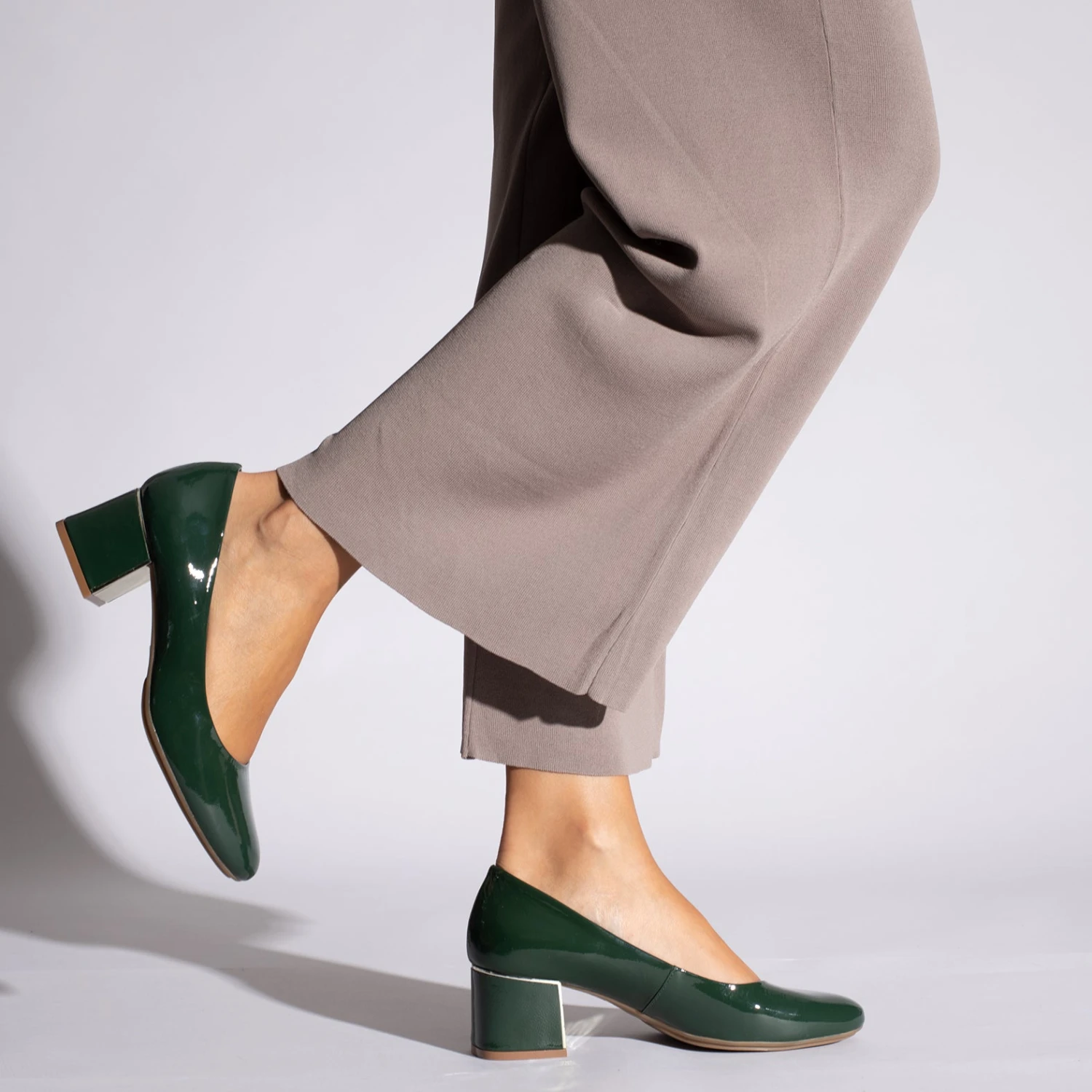 URBAN DAME - Chaussure En Cuir Verni à Talon Moyen VERT BOUTEILLE – Image 6